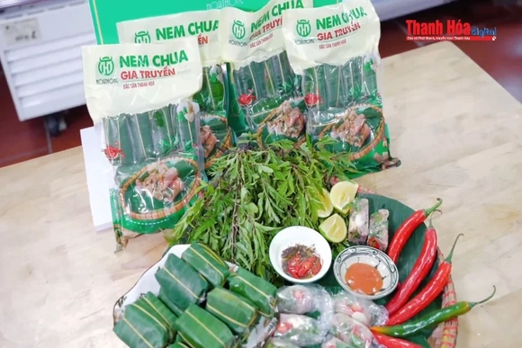 [REVIEW OCOP] Làm món “nem trộn xoài” từ nem chua Hoa Thông