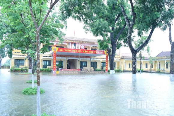 Hơn 2.800 học sinh tại xã Đồng Tiến phải nghỉ học