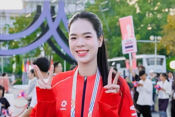 Ai sẽ cầm cờ cho Thể thao Việt Nam tại Asiad 20?; Man City đánh bại Man Utd trong thế thiếu người