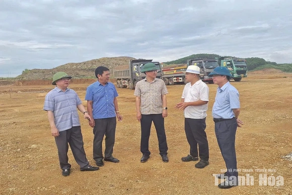 Giám sát chặt tiến độ triển khai thực hiện&nbsp;và hoạt động của các cụm công nghiệp