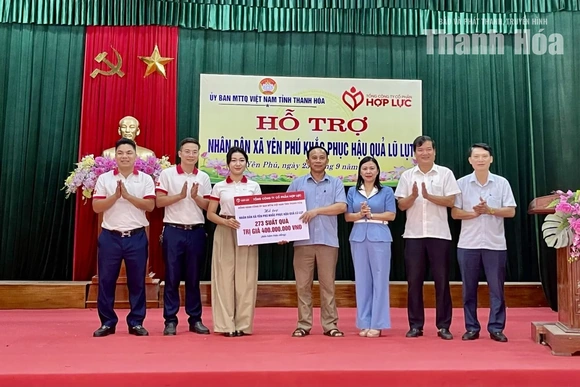 Trao 273 suất quà hỗ trợ người dân bị ảnh hưởng do mưa lũ