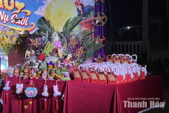 Ấm áp “Trung thu yêu thương - Trao gửi nụ cười” tại Trung tâm Bảo trợ xã hội số 2&nbsp;