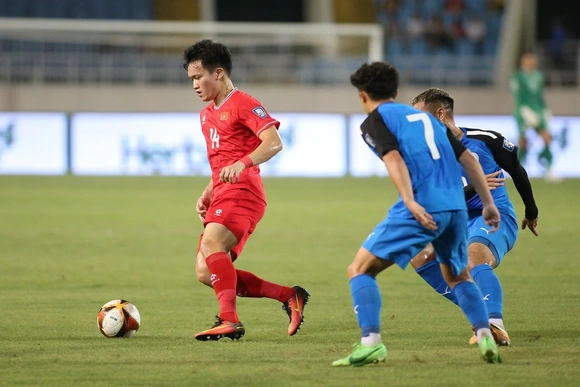 Tuyển Việt Nam - Philippines: Thử thách lớn và mục tiêu 3 điểm; Man City đối mặt án phạt lịch sử