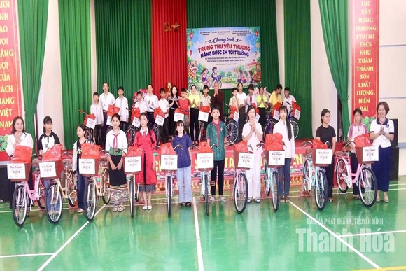 Tiếp sức cho trẻ em có hoàn cảnh khó khăn