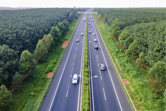 Xe chạy cao tốc có giảm mạnh vì lo ngại xử phạt lỗi khoảng cách an toàn?