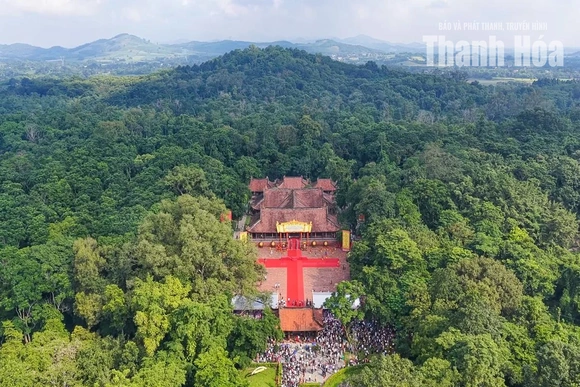 Sắc màu văn hóa dân gian giữa Lam Kinh trong ngày hội