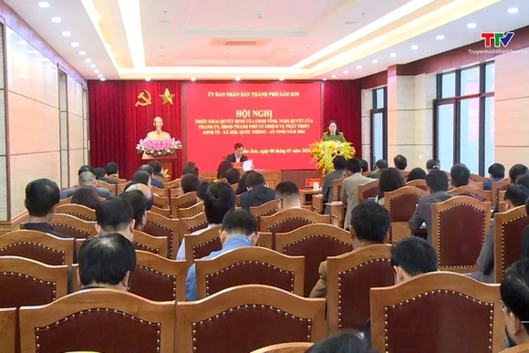 Người đứng đầu cấp ủy, chính quyền Sầm Sơn đối thoại với công nhân viên chức, người lao động