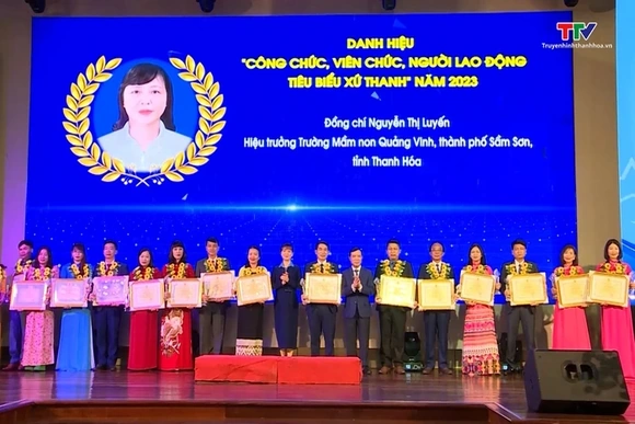 Tôn vinh "Công chức, viên chức, người lao động tiêu biểu xứ Thanh"