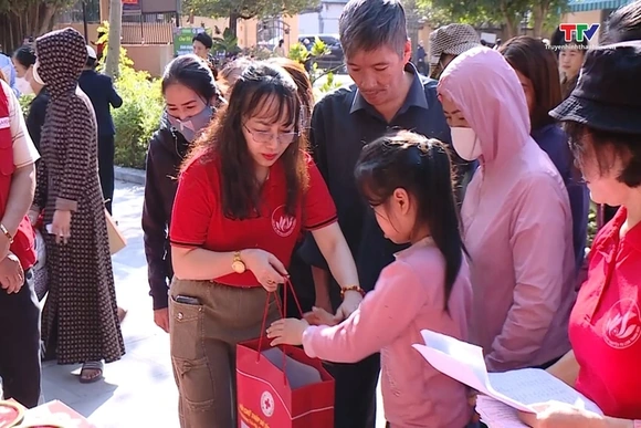 Chợ Tết yêu thương