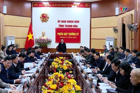 UBND tỉnh họp phiên thường kỳ tháng 01