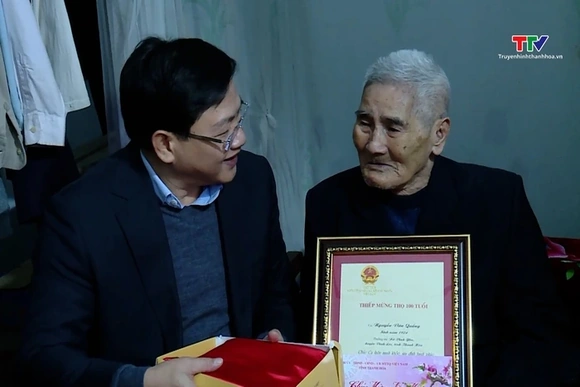 Phó Chủ tịch UBND tỉnh Mai Xuân Liêm kiểm tra tình hình sản xuất và đời sống Nhân dân huyện Vĩnh Lộc