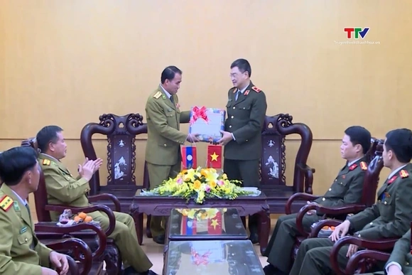 Công an tỉnh Hủa Phăn (Lào) thăm, chúc Tết Công an Thanh Hóa