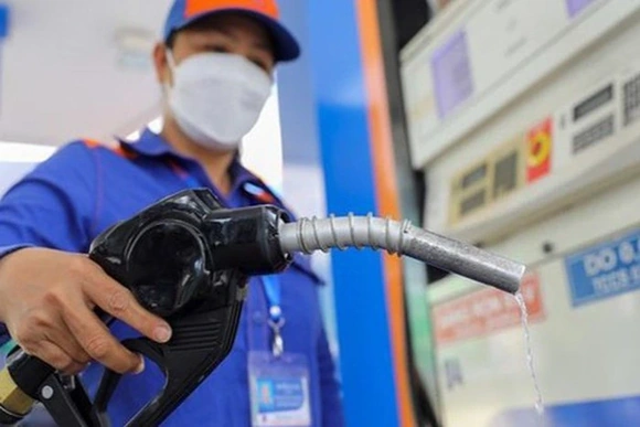 Thủ tướng yêu cầu bảo đảm cung ứng đủ xăng dầu dịp Tết
