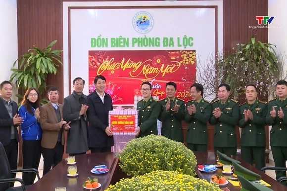 Phó Chủ tịch UBND tỉnh Lê Đức Giang thăm, kiểm tra tình hình sản xuất, đời sống Nhân dân huyện Hậu L