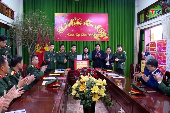 Trưởng Ban Dân vận Tỉnh ủy, Chủ tịch Ủy ban Mặt trận Tổ quốc tỉnh kiểm tra tình hình sản xuất và đời