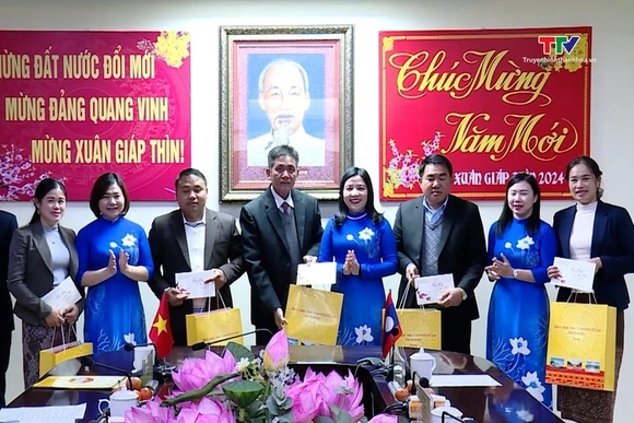 Đoàn công tác Mặt trận Lào xây dựng đất nước tỉnh Hủa Phăn chúc Tết