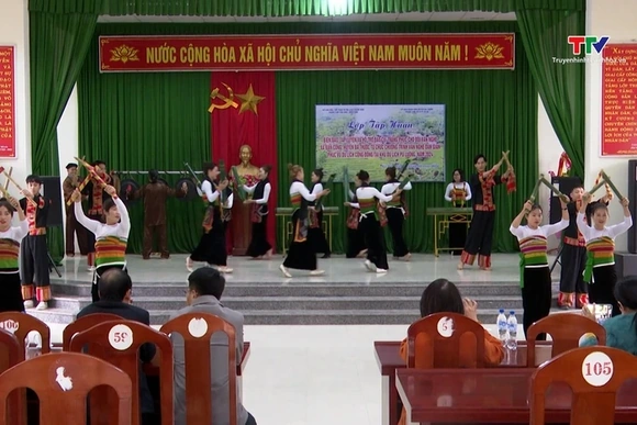 Tập huấn biên đạo, tập luyện và hỗ trợ đạo cụ, trang phục cho huyện Bá Thước
