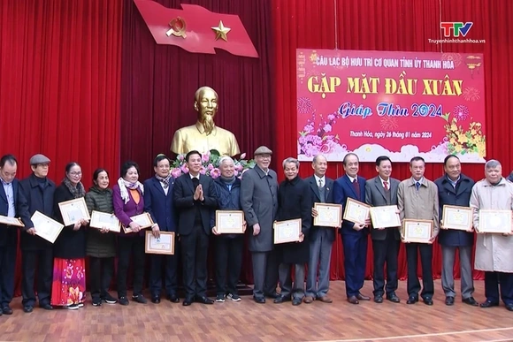 Bí thư Tỉnh ủy chúc mừng Câu lạc bộ Hưu trí cơ quan Tỉnh ủy