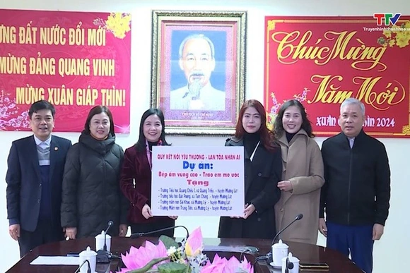 Quỹ Kết nối yêu thương - Lan toả nhân ái trao tặng công trình "Bếp ấm vùng cao - Trao em mơ