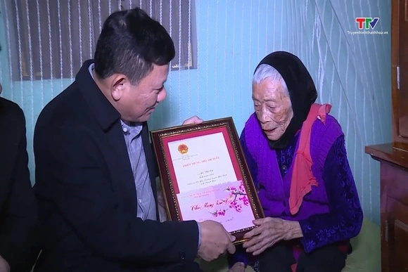 Phó Chủ tịch Thường trực UBND tỉnh kiểm tra tình hình sản xuất, đời sống Nhân dân tại Thạch Thành