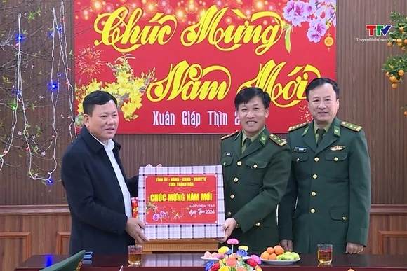 Phó Chủ tịch Thường trực UBND tỉnh Nguyễn Văn Thi  kiểm tra tình hình sản xuất tại huyện Hoằng Hóa.