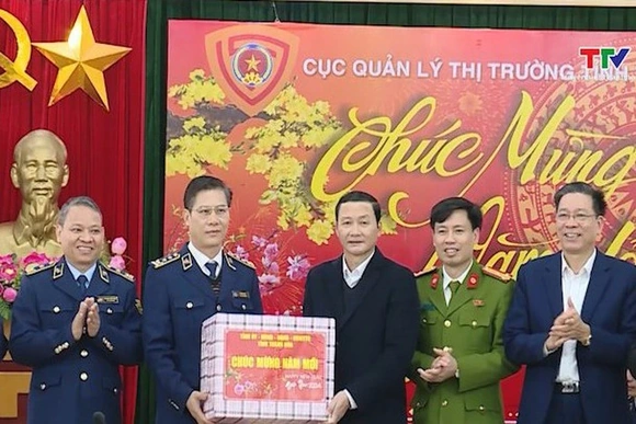 Chủ tịch UBND tỉnh thăm, kiểm tra một số đơn vị làm nhiệm vụ trong dịp Tết Nguyên đán Giáp Thìn 2024