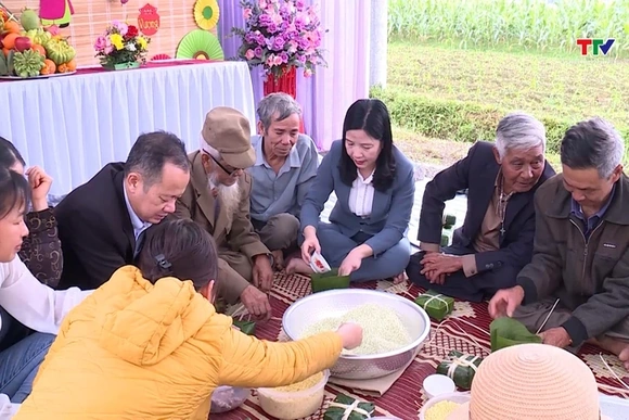 Quan tâm, chăm lo Tết cho bà con giáo dân xã Thiệu Vũ
