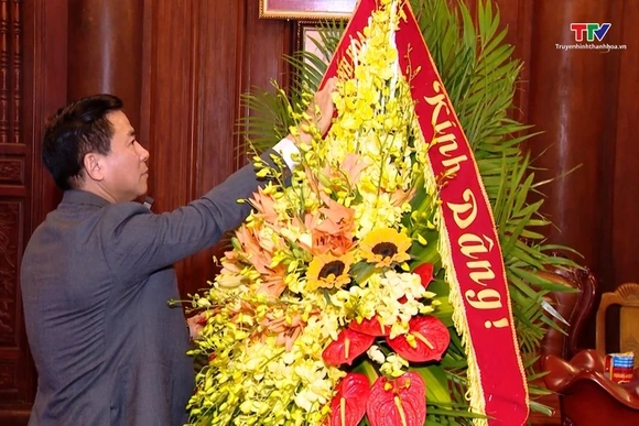 Bí thư Tỉnh ủy Đỗ Trọng Hưng dâng hương tưởng niệm cố Tổng Bí thư Lê Khả Phiêu