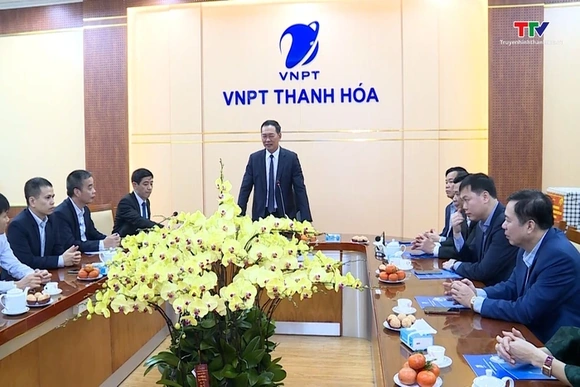 Phó Bí thư Tỉnh uỷ Trịnh Tuấn Sinh chúc Tết Viễn thông Thanh Hoá và Bưu điện tỉnh