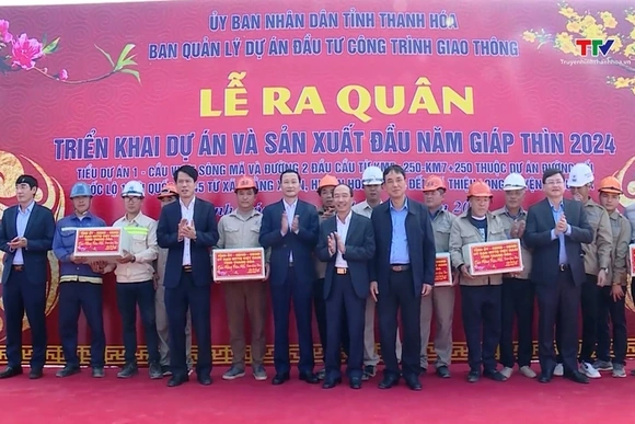 Chủ tịch UBND tỉnh Đỗ Minh Tuấn dự lễ ra quân triển khai Tiểu dự án Cầu vượt sông Mã