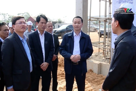 Chủ tịch UBND tỉnh kiểm tra Dự án Nhà máy sản xuất, gia công giầy dép xuất khẩu Alivia