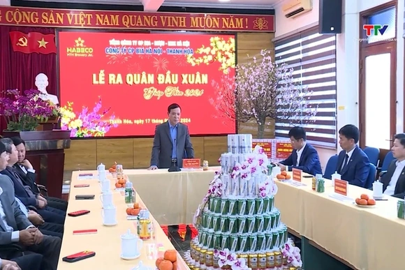 Phó Bí thư Thường trực Tỉnh ủy Lại Thế Nguyên dự ra quân sản xuất đầu năm