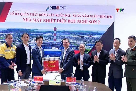 Bí thư Tỉnh ủy Đỗ Trọng Hưng dự lễ ra quân sản xuất tại Nhà máy Nhiệt điện BOT Nghi Sơn 2