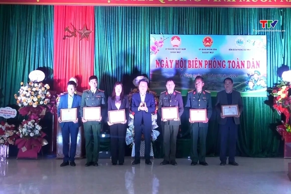 Tổ chức "Ngày hội Biên phòng toàn dân" tại xã Bát Mọt