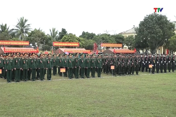 Phó Bí thư Tỉnh ủy Trịnh Tuấn Sinh dự lễ ra quân huấn luyện của Lực lượng vũ trang Thanh Hóa