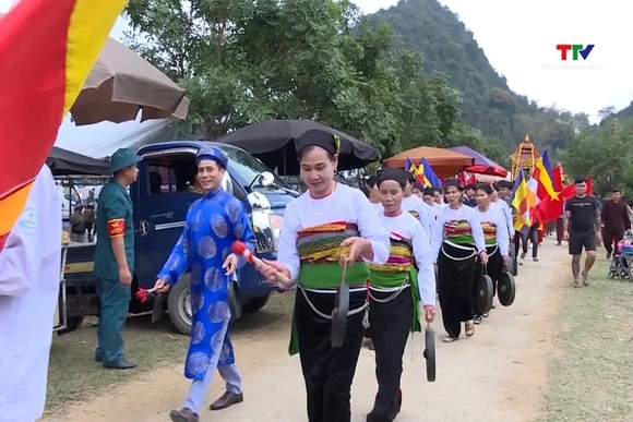 Lễ hội chùa Rồng thu hút đông đảo du khách