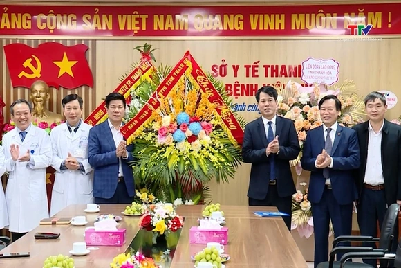 Trưởng Ban Tuyên giáo Tỉnh ủy Thanh Hóa chúc mừng các cơ sở y tế nhân ngày Thầy thuốc Việt Nam