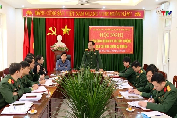 Bàn giao chức danh, nhiệm vụ Chỉ huy trưởng Ban Chỉ huy quân sự huyện Thiệu Hóa