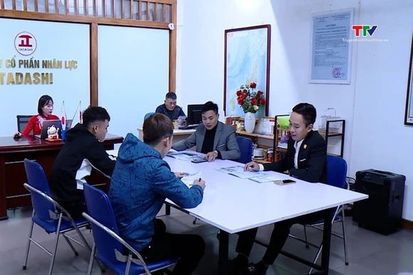 Xuyên tạc chủ trương, chính sách của Đảng và nhà nước