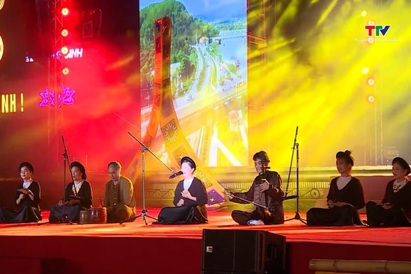 Liên hoan Văn hóa dân tộc lần thứ XX và trình diễn trang phục truyền thống