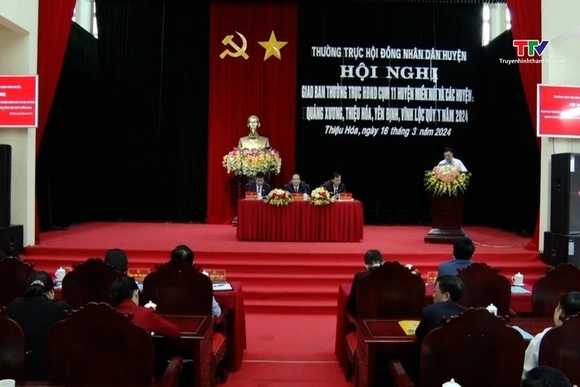 Giao ban Thường trực và các Ban Hội đồng Nhân dân cụm 11 huyện miền núi