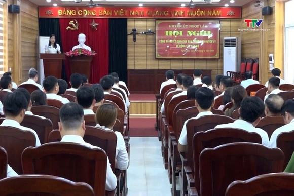 Huyện ủy Ngọc Lặc công bố các quyết định về công tác cán bộ