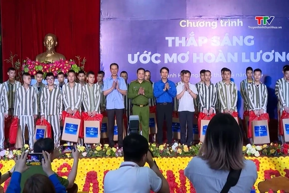 Chương trình “Thắp sáng ước mơ hoàn lương”