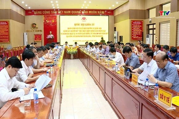 Giám sát việc thực hiện chính sách pháp luật về bảo đảm trật tự an toàn giao thông