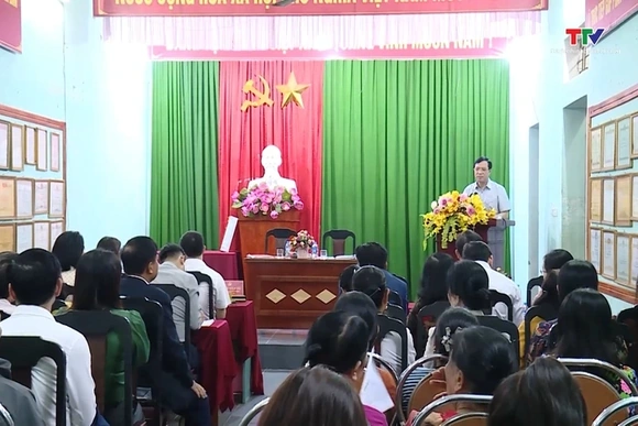 Phó Bí thư Thường trực Tỉnh uỷ Lại Thế Nguyên dự sinh hoạt chi bộ với phố Lập Công