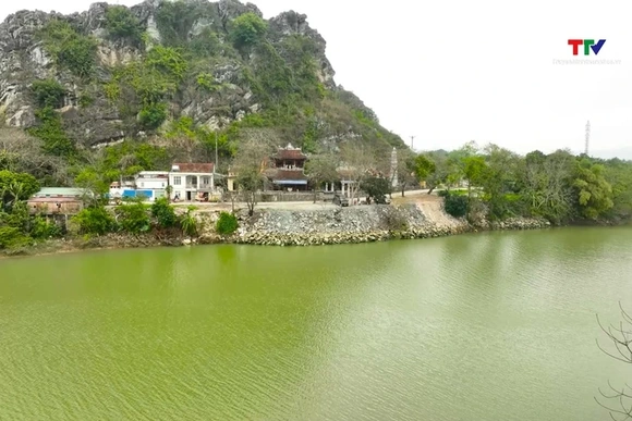 Linh thiêng đền Chầu Đệ Tứ