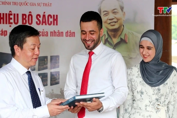 Ra mắt bộ sách về Đại tướng Võ Nguyên Giáp bằng 6 thứ tiếng