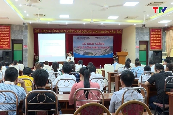 Khai giảng lớp bồi dưỡng nghiệp vụ du lịch
