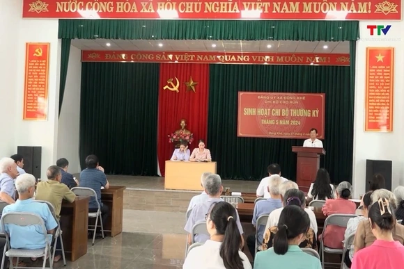 Phó Chủ tịch Hội đồng Nhân dân tỉnh dự sinh hoạt Chi bộ Chợ Rủn, Đảng bộ xã Đông Khê