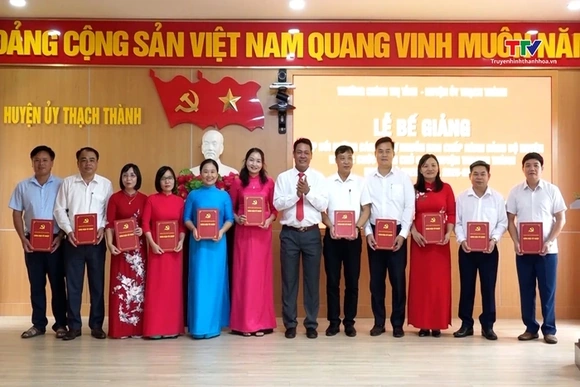 Hội thảo khoa học “Thực tiễn và kinh nghiệm nâng cao năng lực lãnh đạo, cầm quyền và sức chiến đấu c